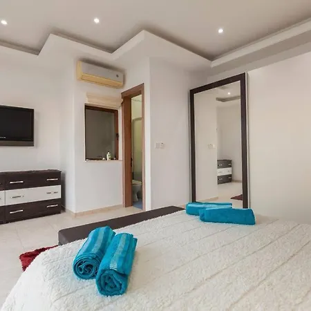 Sea View Penthouse, 1 Bedroom And Sofa Bed Apartman San Pawl il-Baħar
