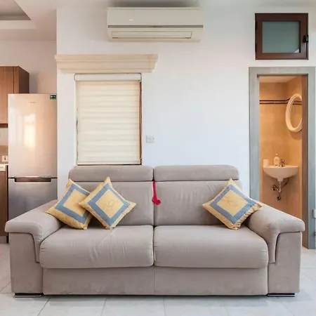 Sea View Penthouse, 1 Bedroom And Sofa Bed St. Paul's Bay