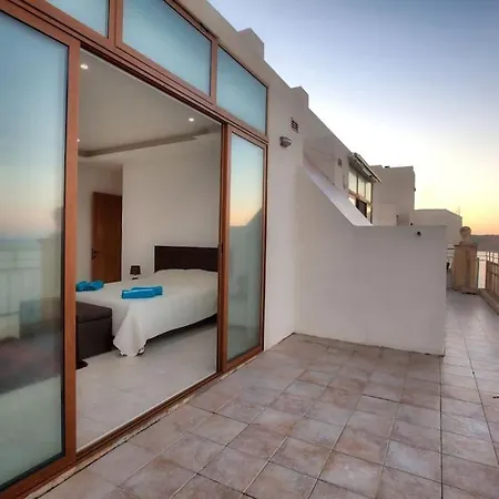 Sea View Penthouse, 1 Bedroom And Sofa Bed * St. Paul's Bay